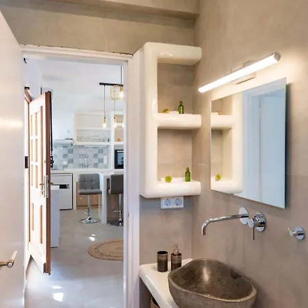 Nyaraló Theodora's *