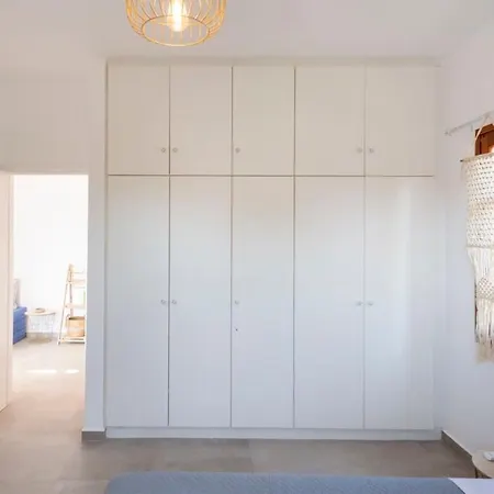 Theodora's Nyaraló *