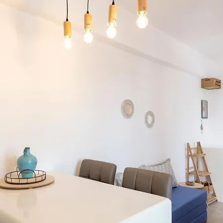 Theodora's Nyaraló *