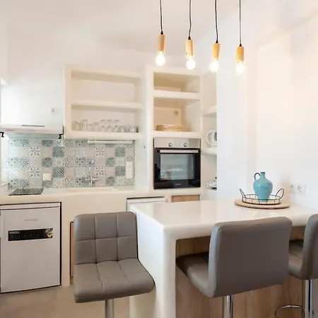 Theodora's Nyaraló Krotiri