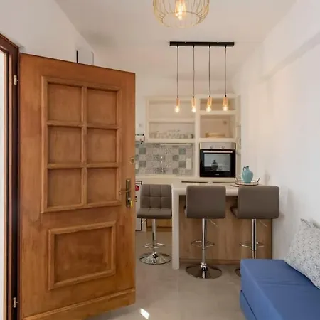 Theodora's Nyaraló *